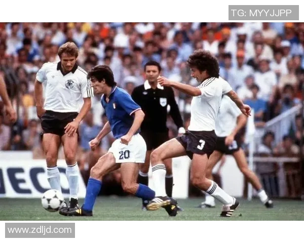 全球足球十大传奇球星精彩瞬间展示与经典瞬间回顾